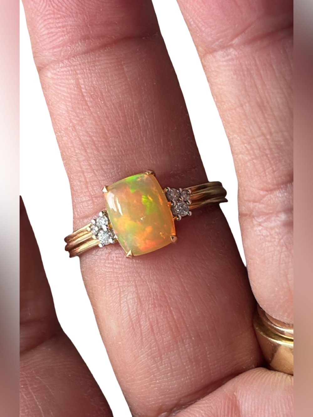 Exquisite 14k Gold Opal and Diamond Ring